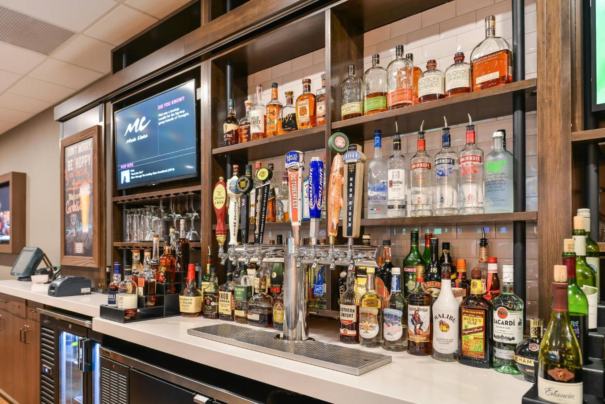 Holiday Inn Auburn-Finger Lakes Region By Ihg Exterior photo